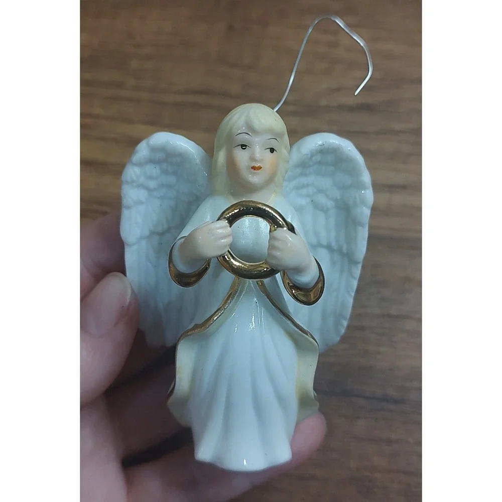 Vintage Porcelain 3.25 in Blonde Angel Holding Halo Ring Christmas Ornament A4